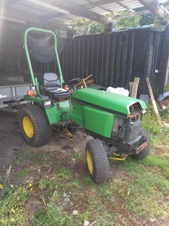 John Deere 855