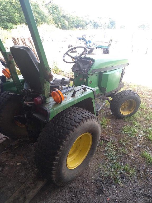 John Deere 855