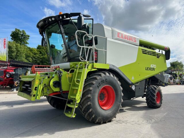 CLAAS LEXION 670 M T4F