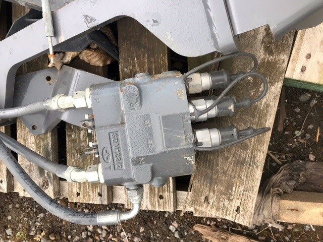 T300417A MF LOADER BRACKETS
