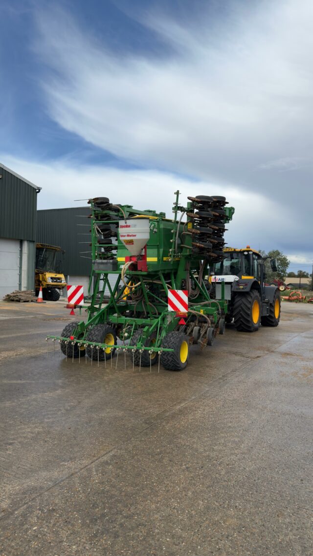 John Deere 750a 6m drill