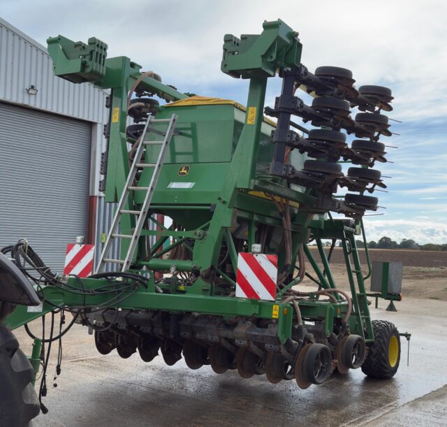 John Deere 750a 6m drill