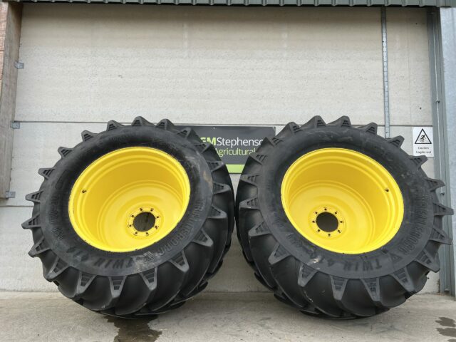 JOHN DEERE RIMS & TYRES