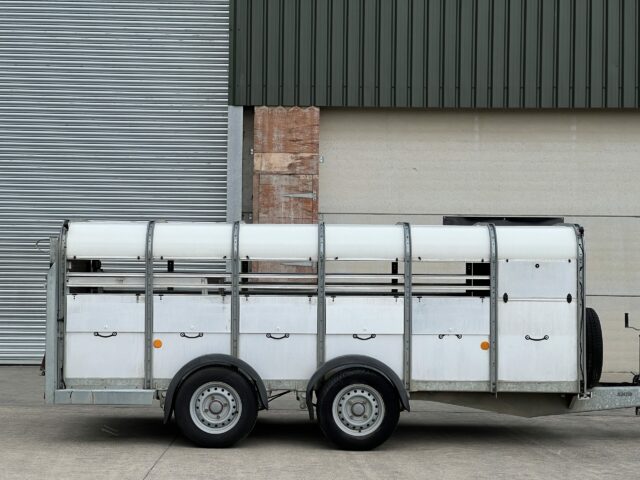 IFOR WILLIAMS LIVESTOCK TRAILER