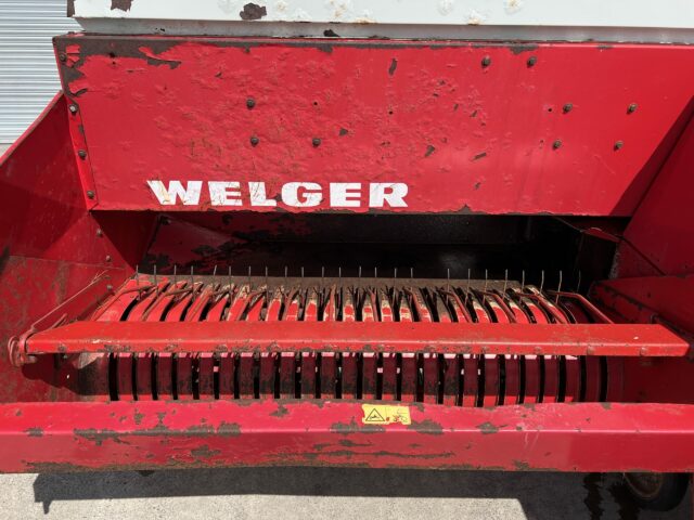 WELGER AP730 BALER
