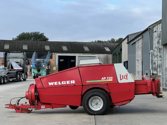 WELGER AP730 BALER