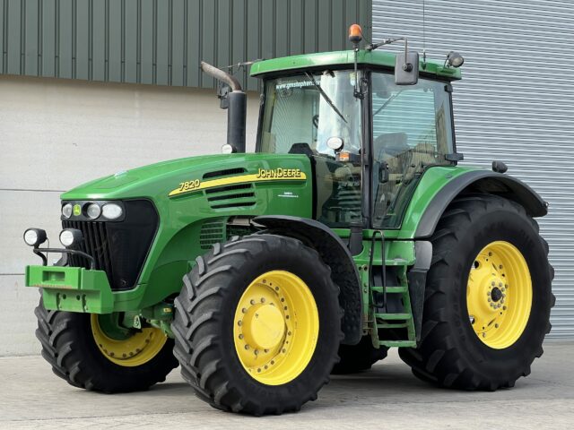 JOHN DEERE 7820