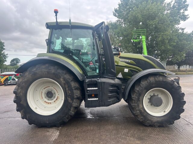 Valtra T235D