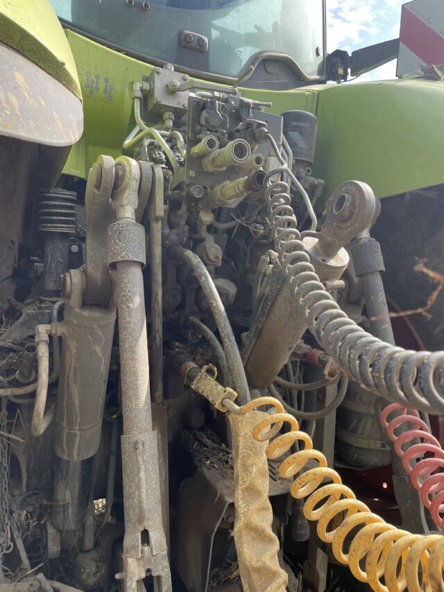 Claas axion 830