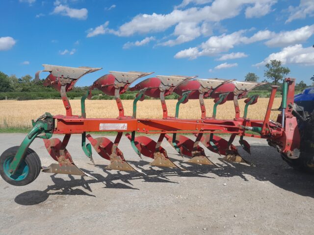 Kverneland 5 furrow reversible plough