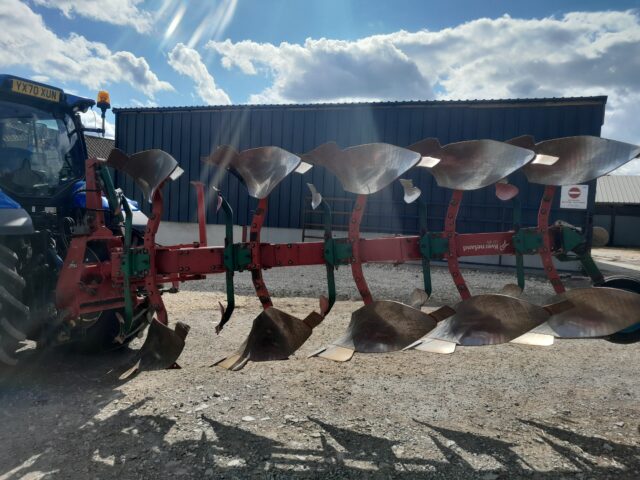 Kverneland 5 furrow reversible plough