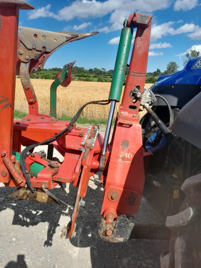 Kverneland 5 furrow reversible plough