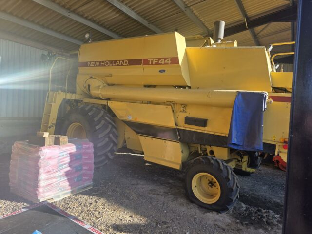 New Holland TF44 combine