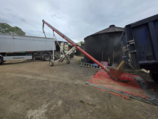 8 inch  x 41ft grain auger on Wheels
