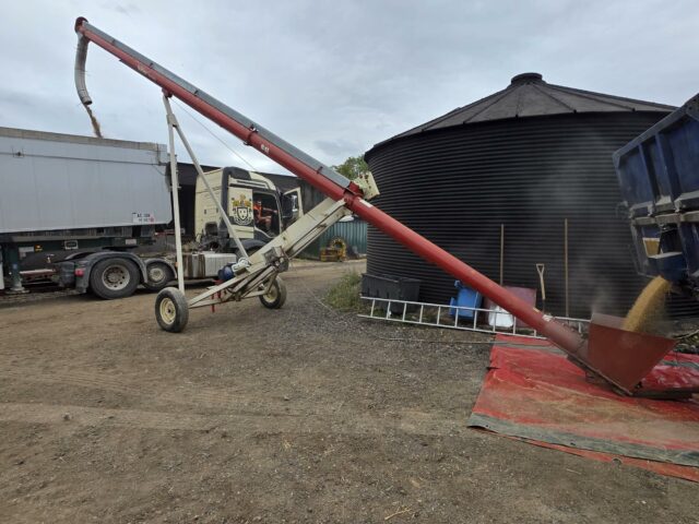 8 inch  x 41ft grain auger on Wheels