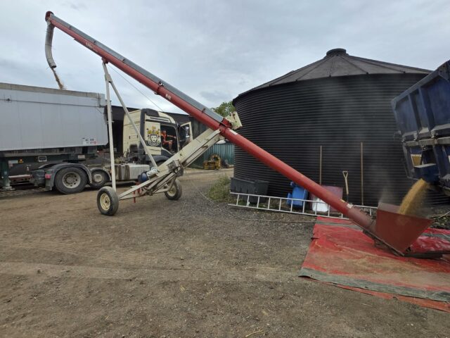 8 inch  x 41ft grain auger on Wheels