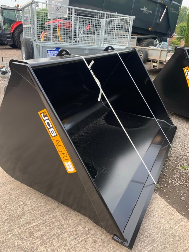 HM068234 NEW 2025 JCB GRAIN SHOVEL
