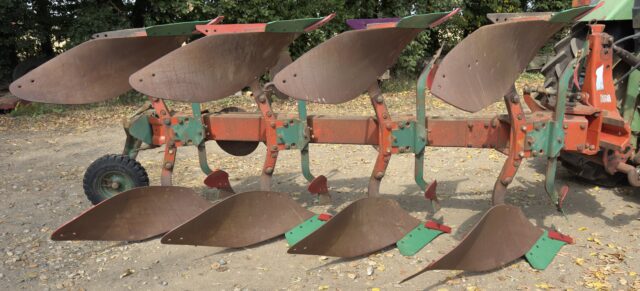 Kverneland 4 furrow reversible plough