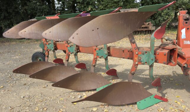 Kverneland 4 furrow reversible plough