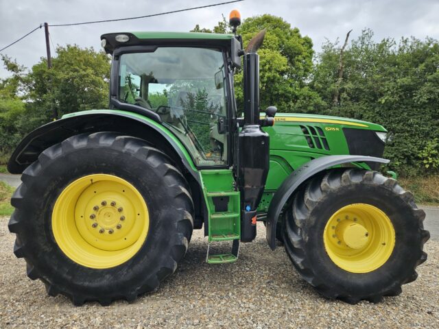 John Deere 6215R 4wd Tractor