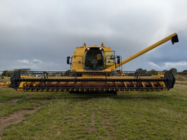 NEW HOLLAND TF78 Combine Harvester