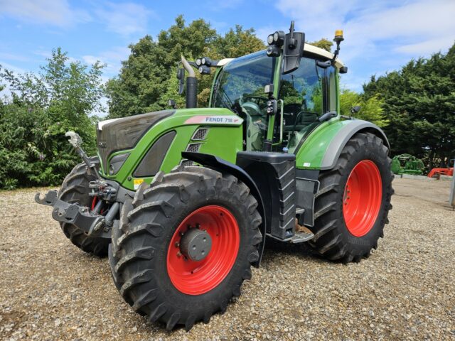 Fendt 718 Vario 4wd Tractor