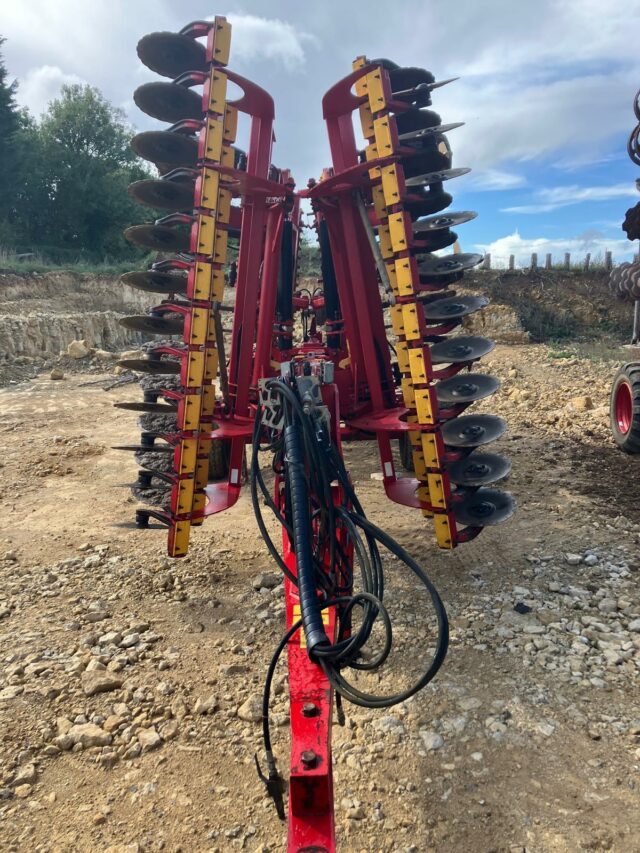 One- 2006 Vaderstad Topdown TD600