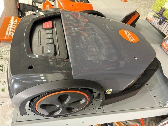 2M041037 STIHL IMOW 5 EVO ROBOTIC MOWER.