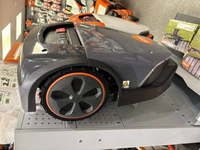 2M041037 STIHL IMOW 5 EVO ROBOTIC MOWER.