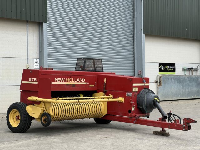 NEW HOLLAND 575 BALER