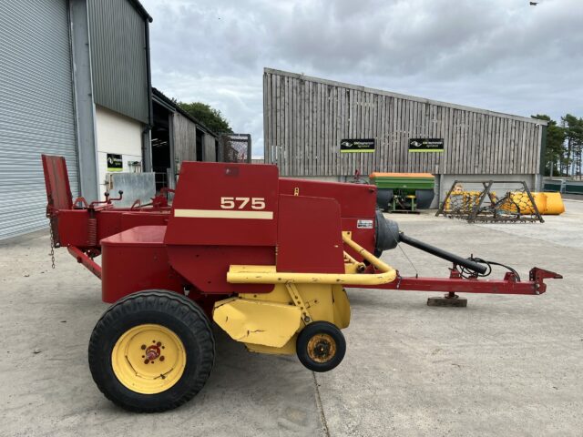 NEW HOLLAND 575 BALER