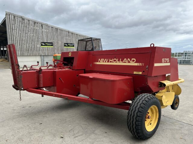 NEW HOLLAND 575 BALER