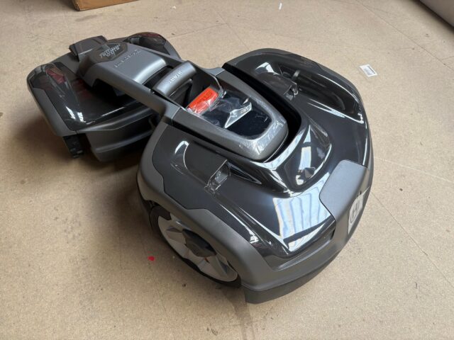 2M041070 HUSQVARNA AUTOMOWER 435X MOWER