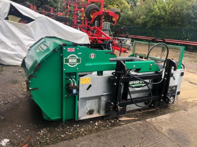 AM000848 SPREA-A-BALE MINI BALE SPREADER