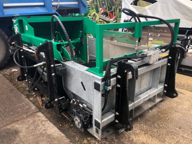 AM000848 SPREA-A-BALE MINI BALE SPREADER