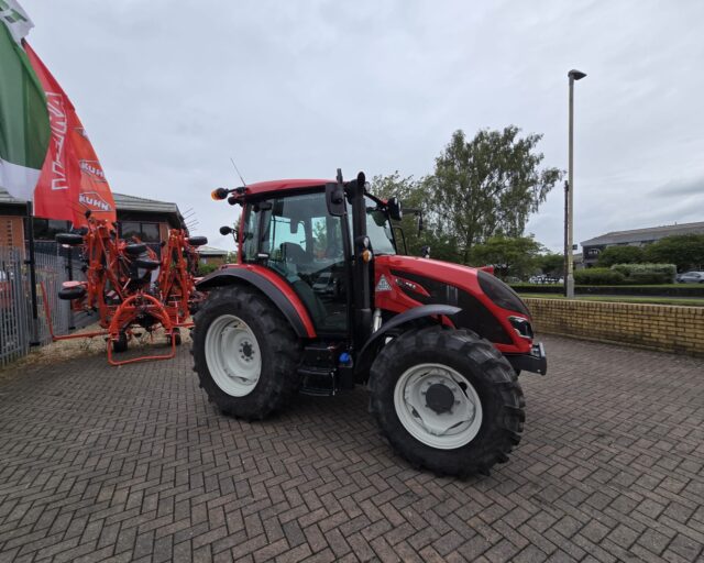 VALTRA A95 TRACTOR