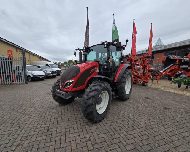 VALTRA A95 TRACTOR