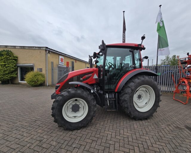 VALTRA A95 TRACTOR