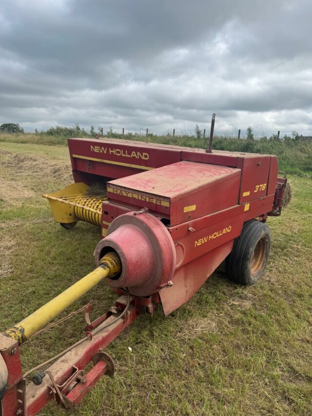 New Holland 378 Conventional Baler
