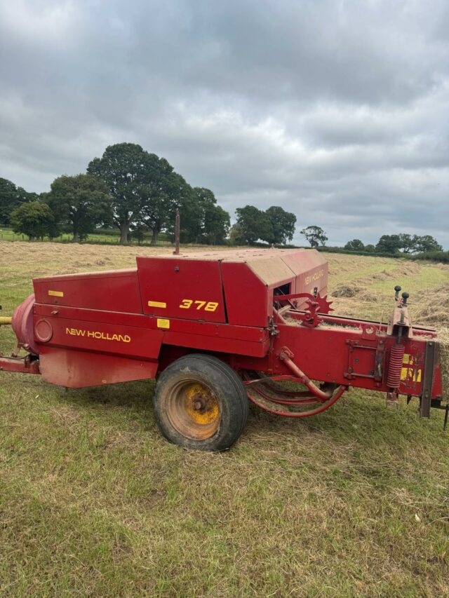 New Holland 378 Conventional Baler