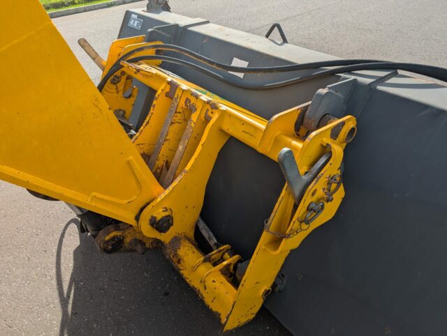 SUTON BUCKET BRUSH