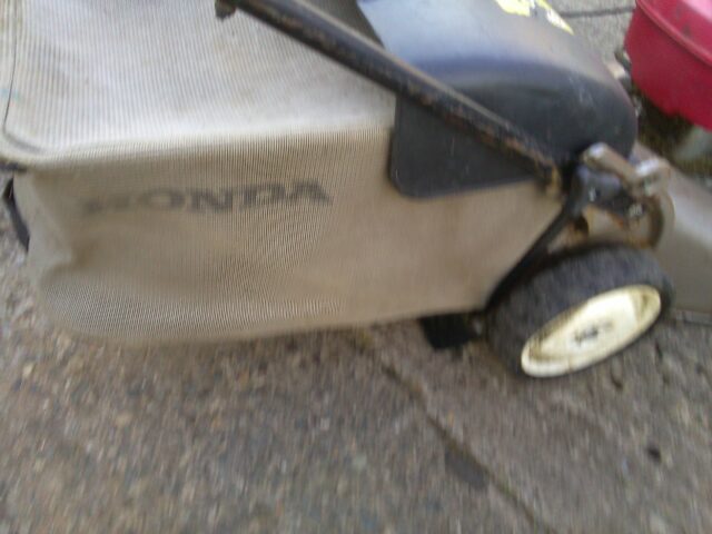 Honda Izzy mower
