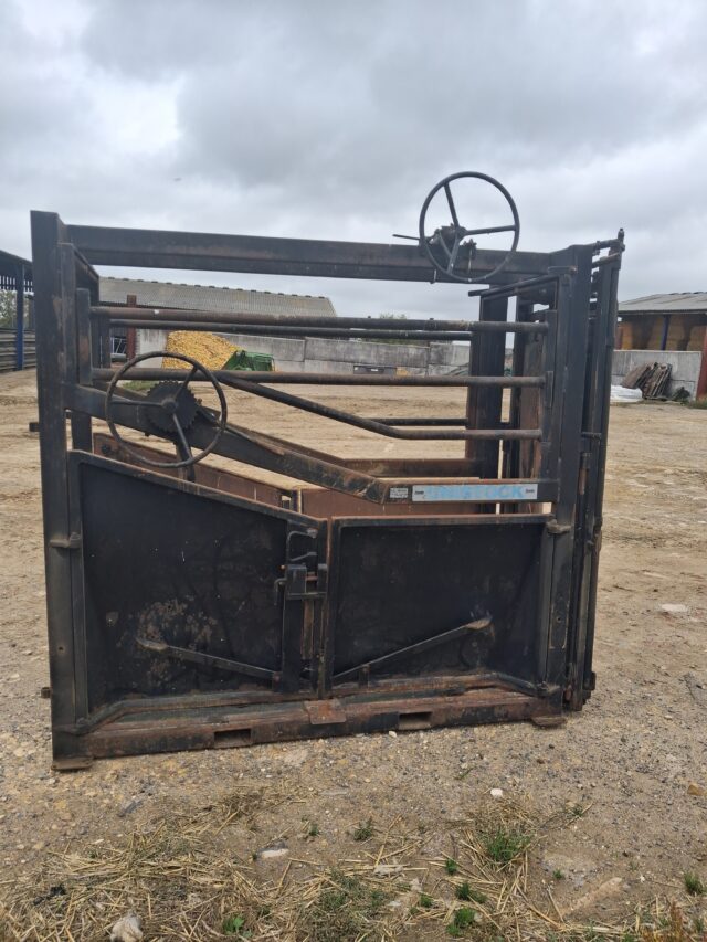 Premier cattle crush