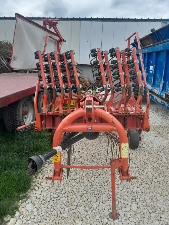 Kuhn GA4521GM single rotor rake
