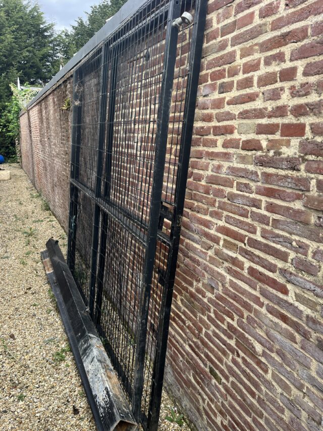 Pair mesh security gates