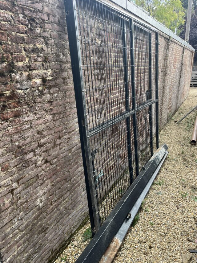 Pair mesh security gates
