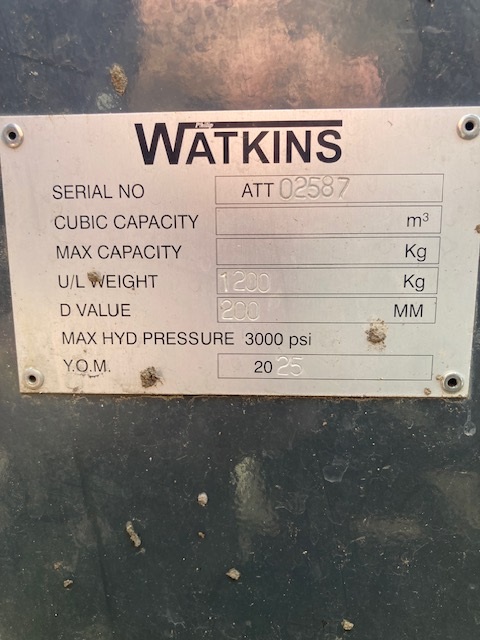 2M041157 PHILLIP WATKINS 1200KG WEIGHT