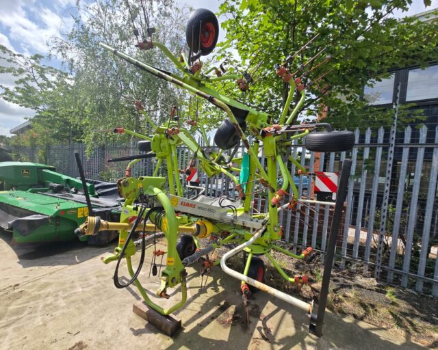 CLAAS VOLTO 800 TEDDER