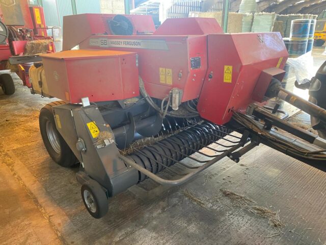 TA004909 2023 MF1842 SMALL SQUARE BALER