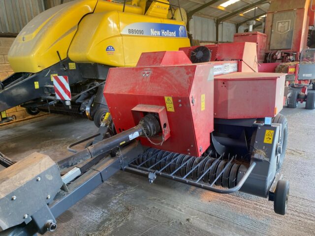 TA004909 2023 MF1842 SMALL SQUARE BALER